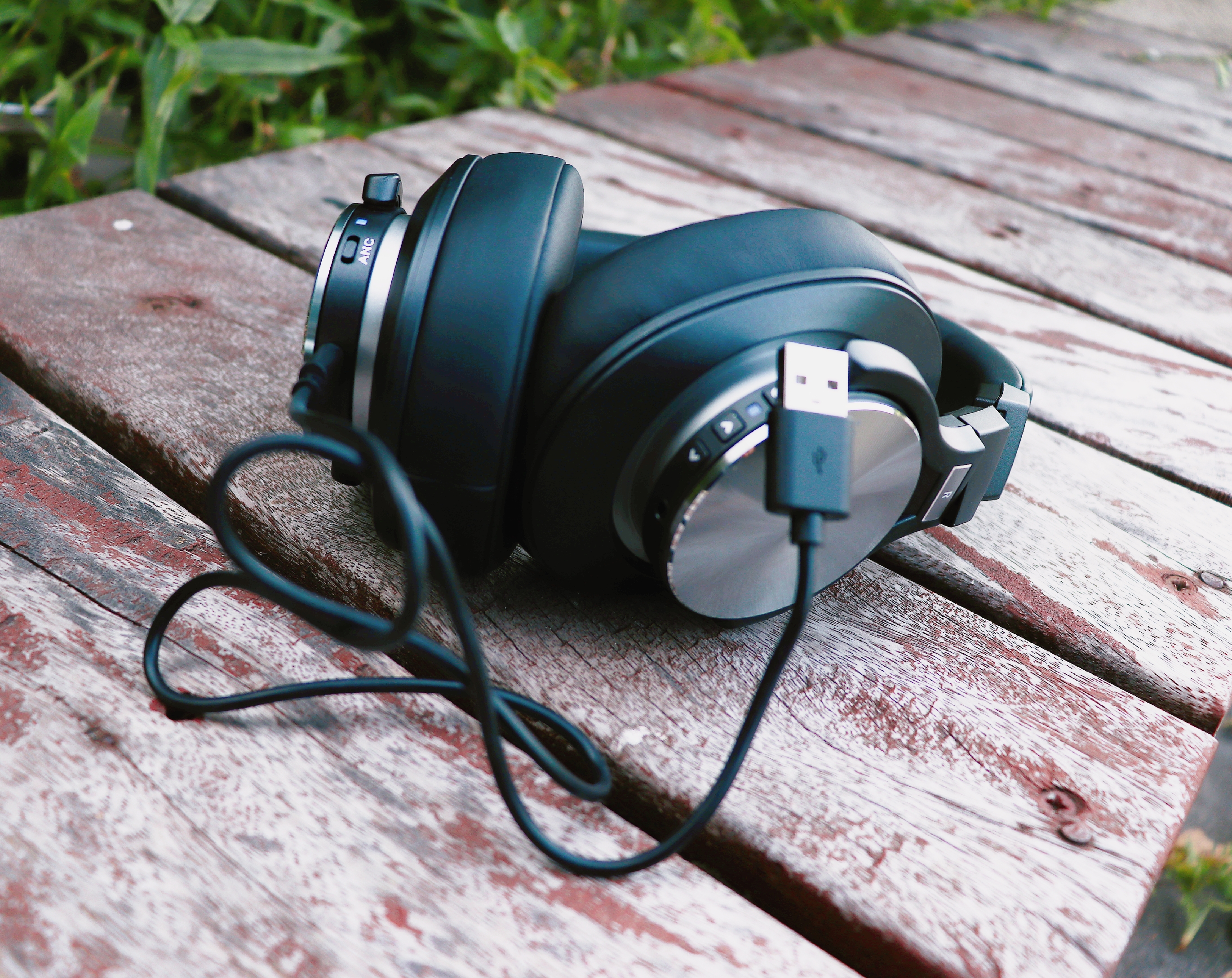 聆听击音K5头戴式主动降噪蓝牙耳机，你的心情便也能放晴了