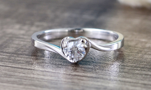 18k金钻石戒指和黄金戒指哪个好,钻戒戒托选18k黄金和18k白金