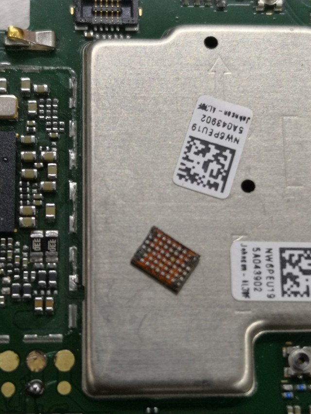 华为8x手机进水导致手机卡无服务,华为手机荣耀8x进水了