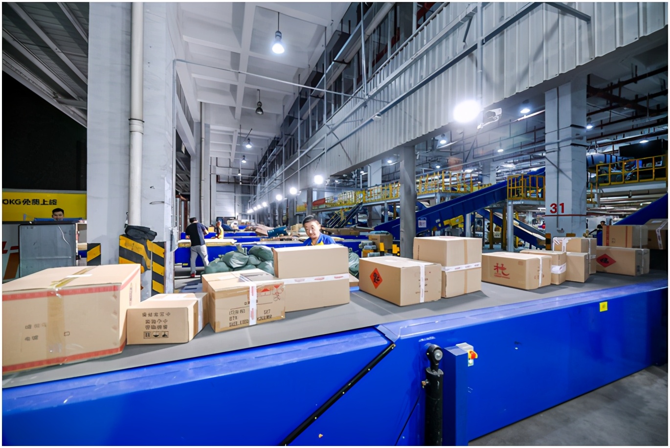 双11各地权威媒体聚焦德邦快递,直击德邦快递