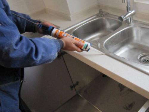 装修千万别用师傅自带的玻璃胶,装修用的玻璃胶里面有哪些猫腻