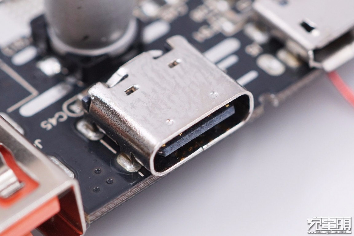 拆解aigo充电宝,aigo2000充电宝拆解