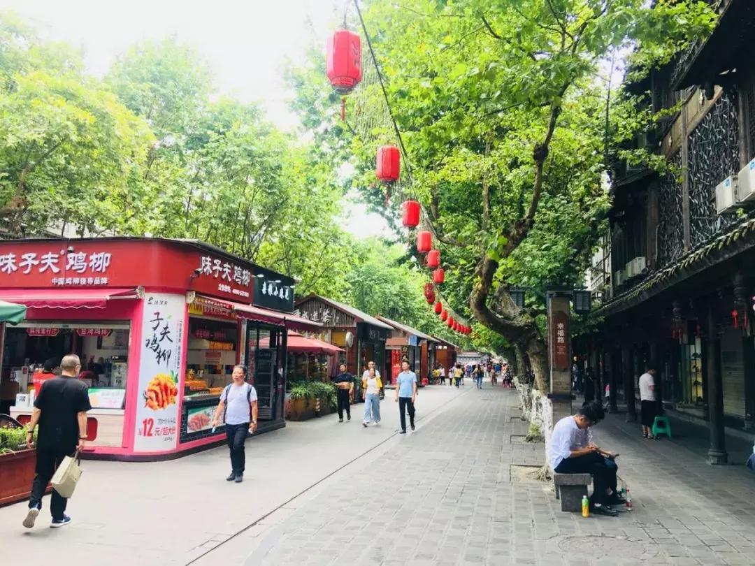 拒绝“人从众”！这个国庆必须到都江堰耍个“懒”，老街茶房、泥塑木作、古园书屋，快来享受你的小闲趣~