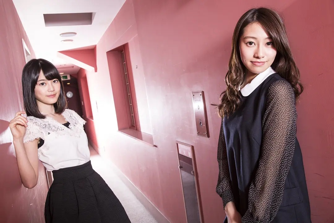 她是乃团的“废材”，是乃团的第一任队长，我们喜爱的婊队长