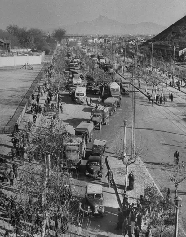 老照片里的旧时光在变幻的生命里,一张老照片展示着时代的变迁