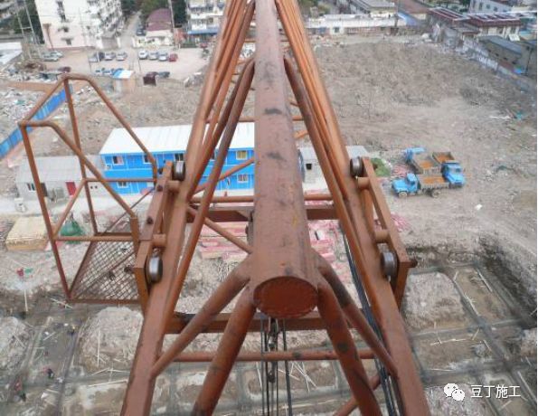 建筑工地常见的起重设备,建筑工地起重机械设备大全