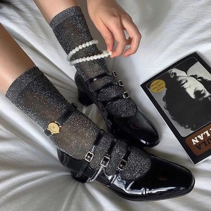 秋季小白鞋百搭款,潮流百搭小白鞋舒适不累脚的皮鞋