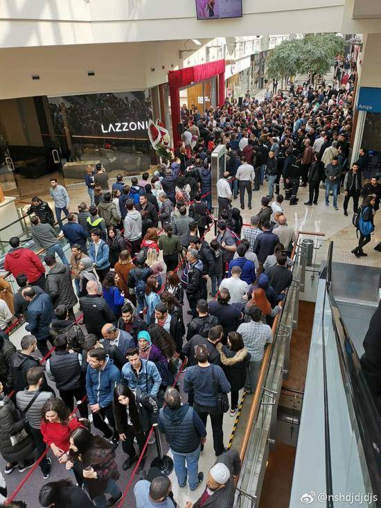 美国宣传华为手机,美国排队购买华为手机