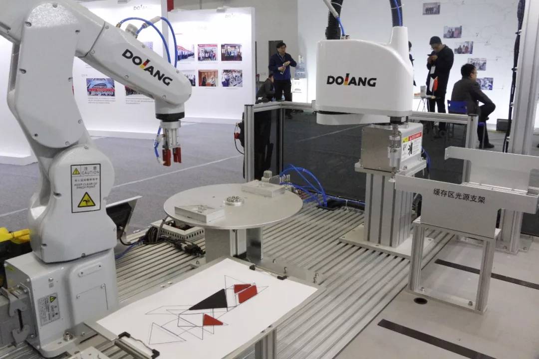 七巧板怎么拼成一个机器人,智能七巧板拼机器人图片