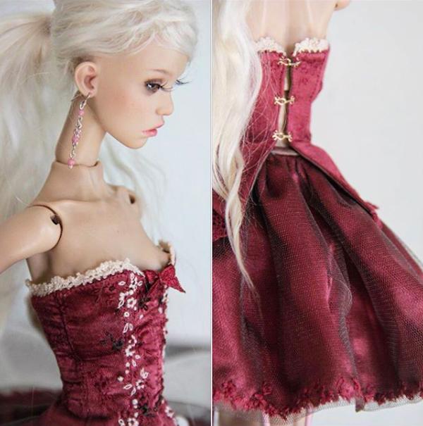 老爸酷爱芭比娃娃?微缩家具做到痴迷!