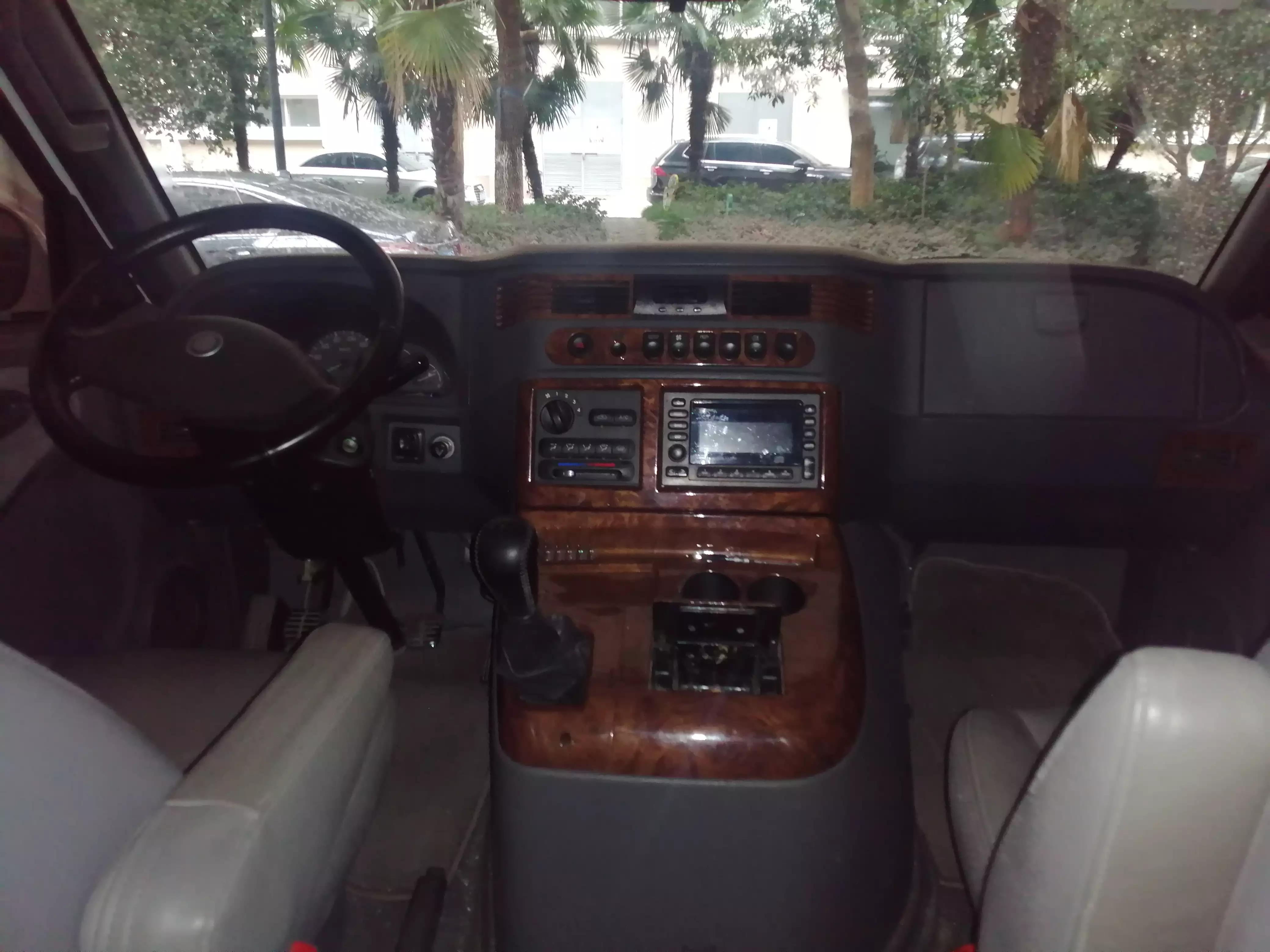 13岁开奔驰小车,车龄超20年的奔驰面包车