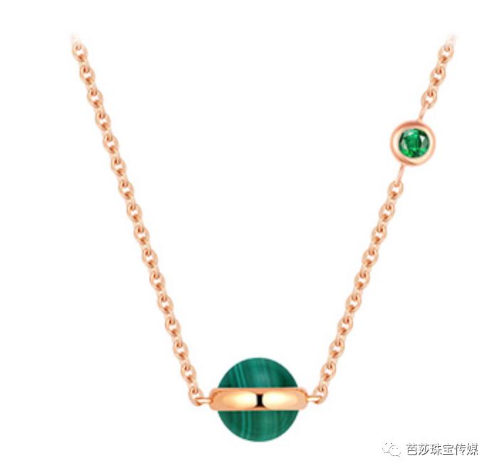 整天研究无聊的穿搭,一天到晚研究穿搭