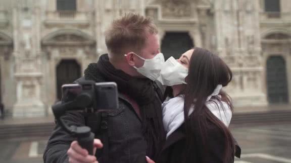 意大利爆发病毒,意大利疫情期间禁止接吻吗