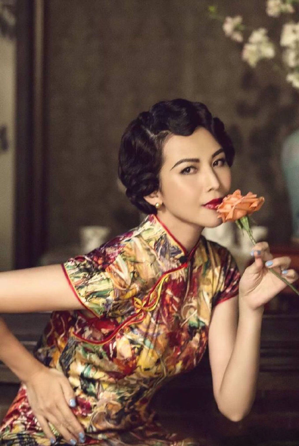 蔡少芬的普通话真的有这么夸张吗,蔡少芬复古旗袍照