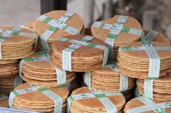 奈良鹿为什么讨要仙贝,日本奈良公园非常有礼貌的梅花鹿