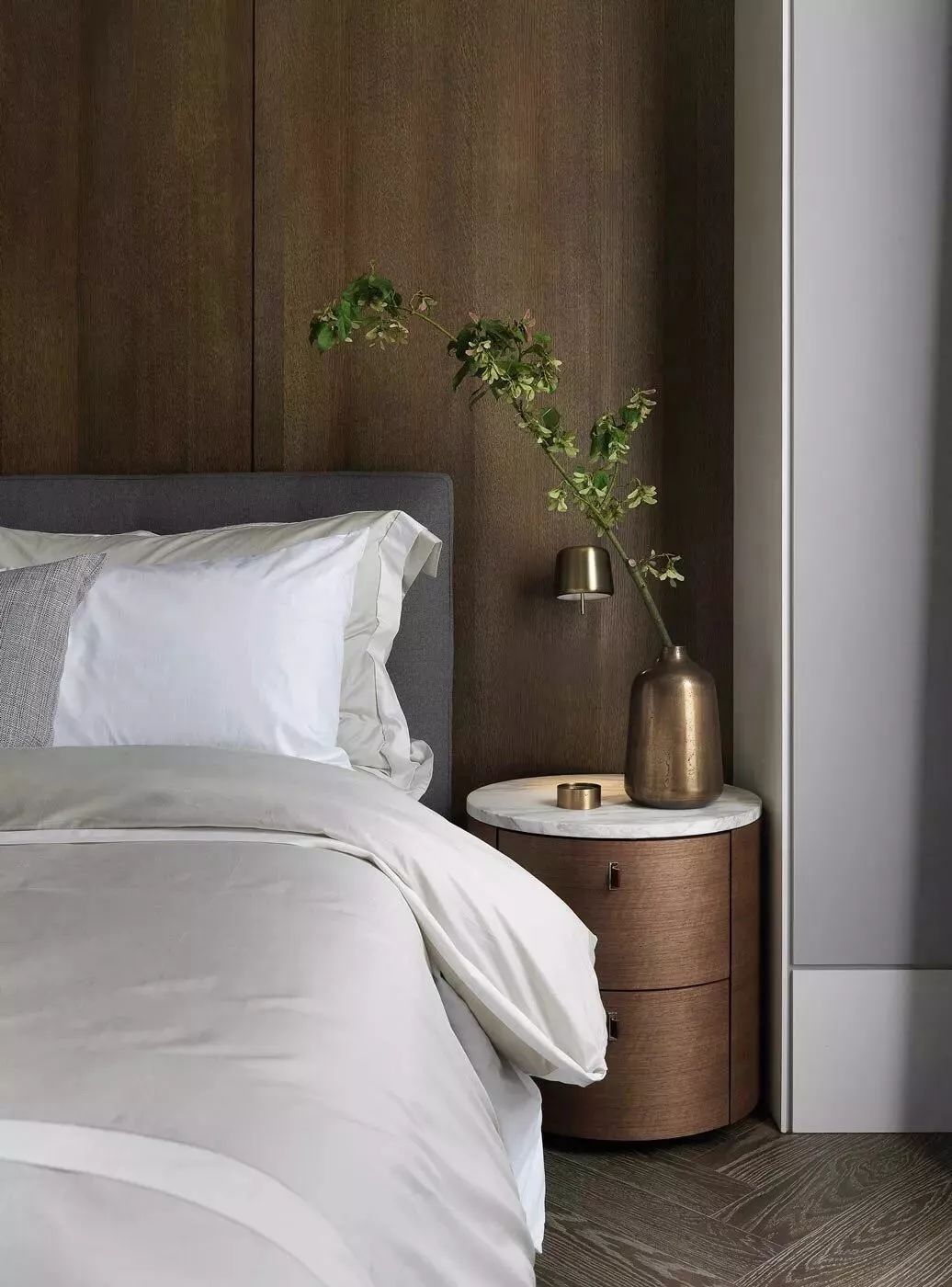 打造舒适的卧室,卧室床头选什么材质