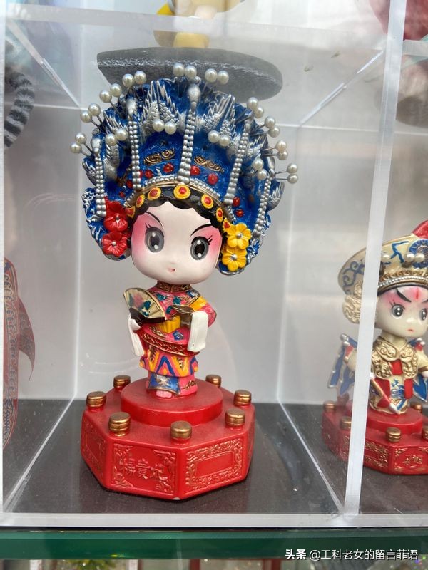 曾经人满为患的南锣鼓巷，在除夕当天有点冷清