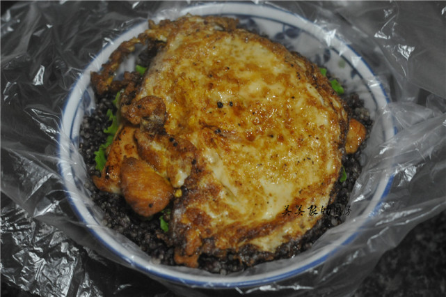 大米饭团超简单做法,不用海苔的紫米饭团自己在家做