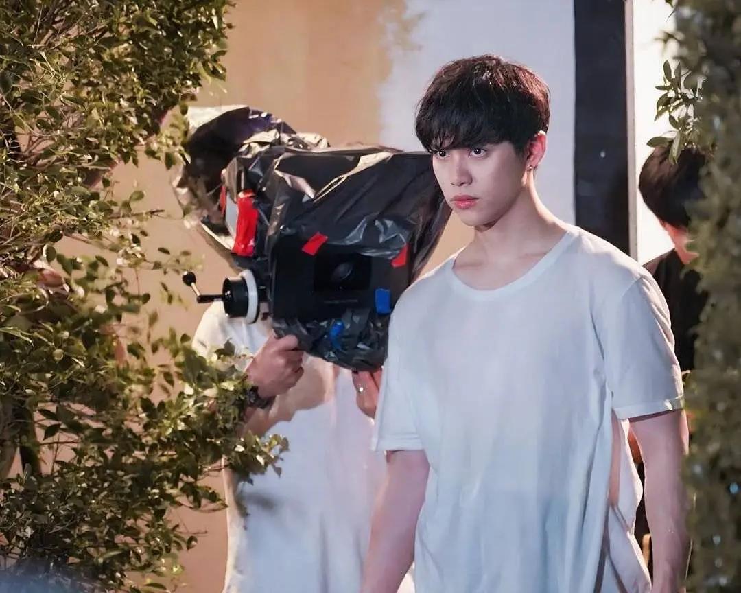 最近在看的一些腐剧,治愈系少年VS马拉松选手,高颜值