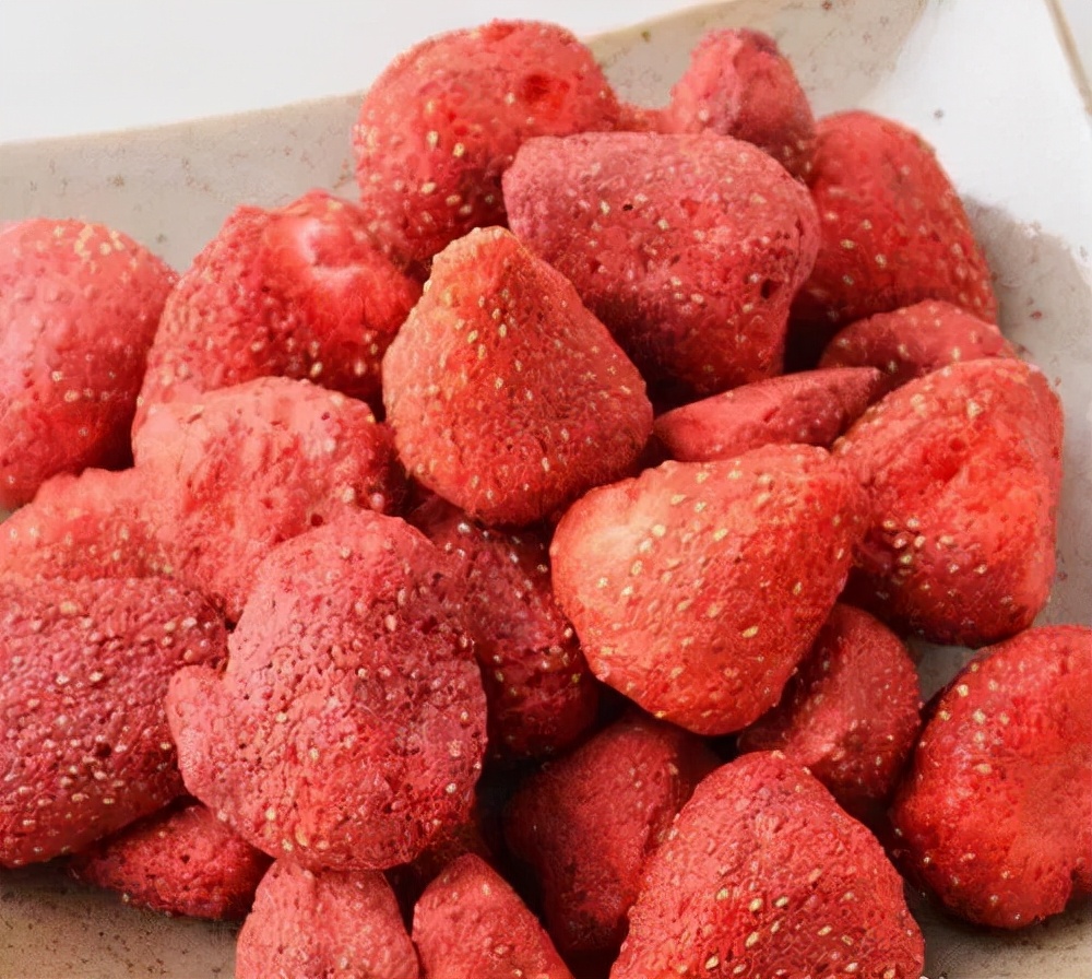 “万物皆可烘干”,草莓干是怎么做出来的,来看热泵草莓干烘干工艺