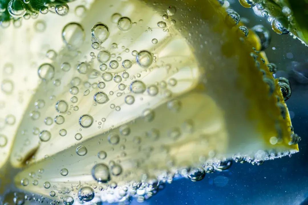 干柠檬片煮的柠檬水苦了怎么补救,为什么泡的柠檬水又酸又苦