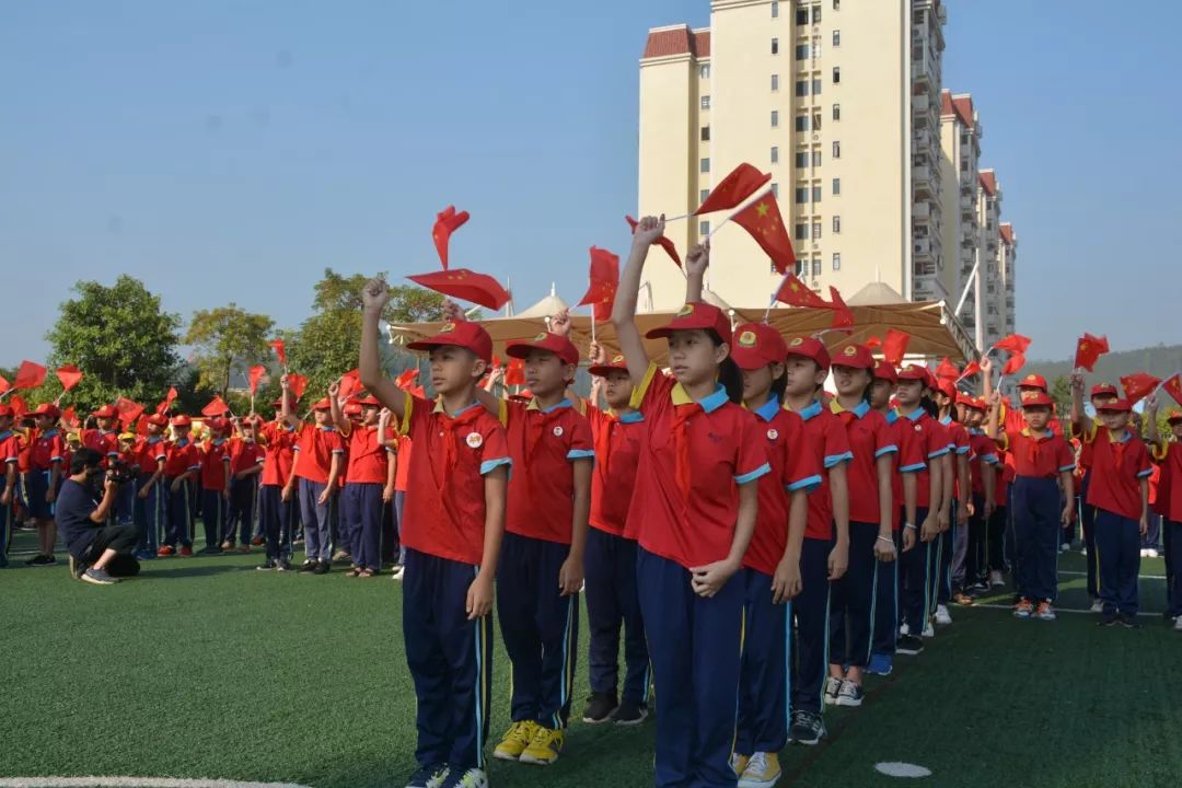 华立中英文学校是不是贵族学校,华立中英文学校升学