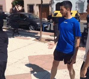 搞笑gif段子兄弟你把我吓到了,搞笑gif段子实在是猝不及防啊