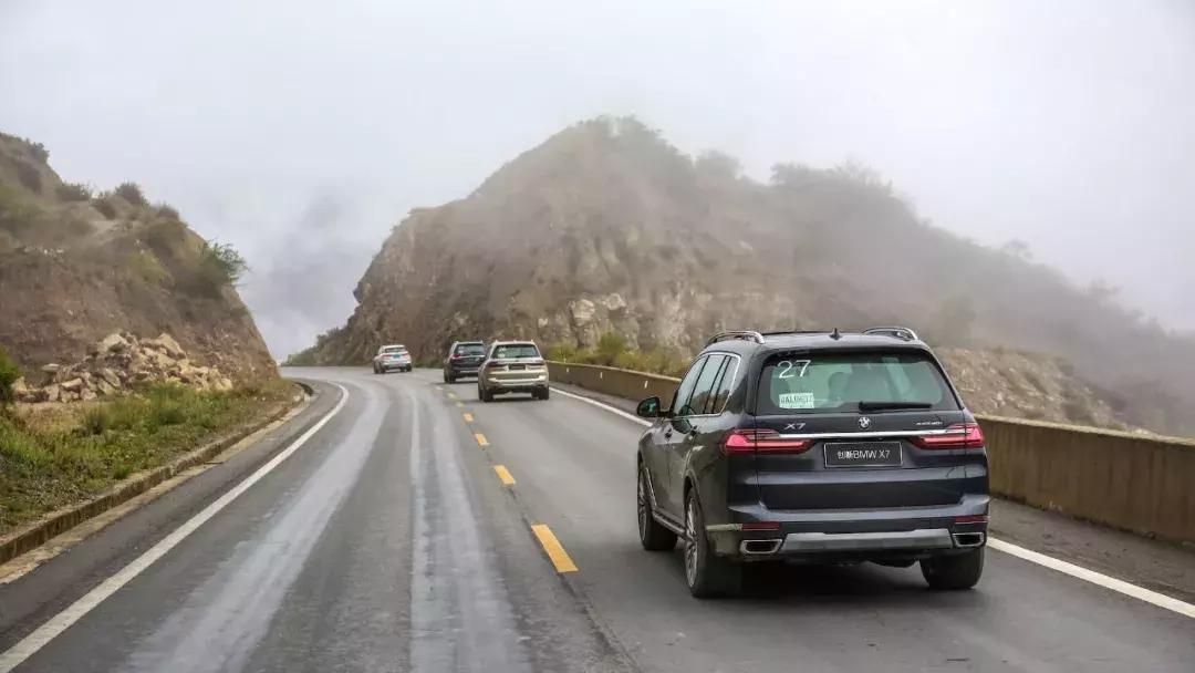 宝马x8suv试驾,宝马全新轿跑型suv