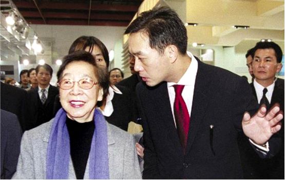 一款Cefiro写下55亿神话，台湾“车王”裕隆严凯泰人生谢幕