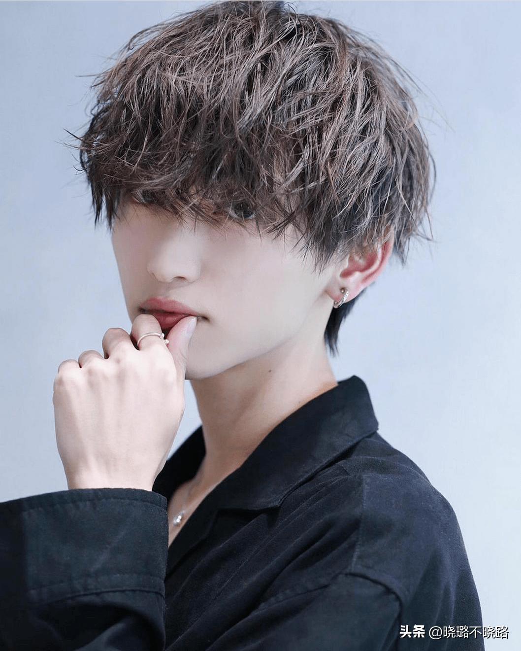 30-35岁大脸男士最佳发型怎么打理,邋遢的发型