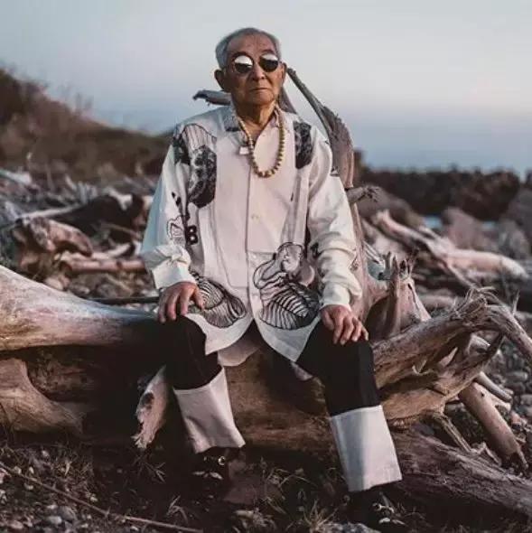 72岁农民大爷变成时尚男神,大爷秒变潮男