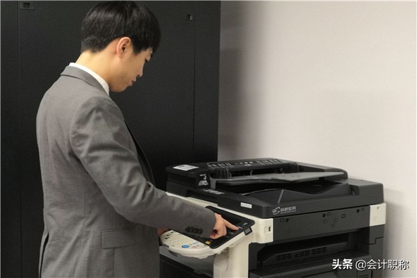 事务所和企业会计哪个好,做会计去事务所好还是公司好