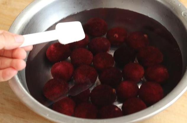 吃新鲜杨梅怎么把里面的虫子泡掉,杨梅要怎么弄才干净