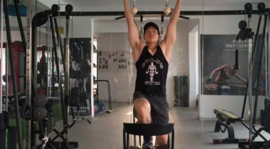 做不了引体向上怎么徒手训练,做不了引体向上怎么训练