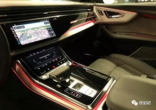 不愧是真正“撩妹王”！奥迪王牌配无框门+三大屏，卡宴招架不住