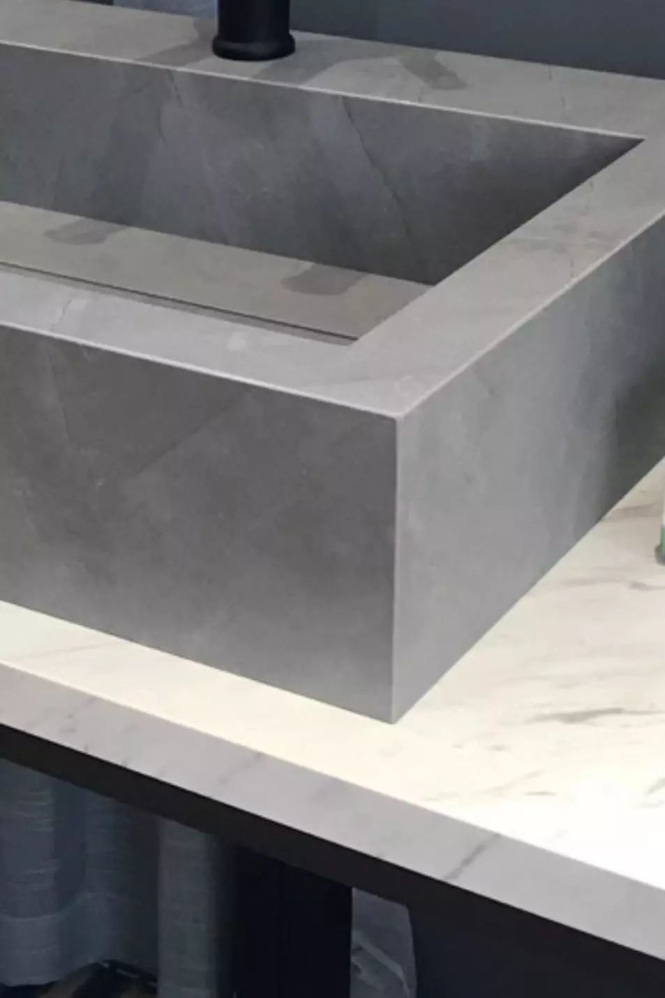 新式的岩板浴室柜物美价廉,最新浴室岩板柜