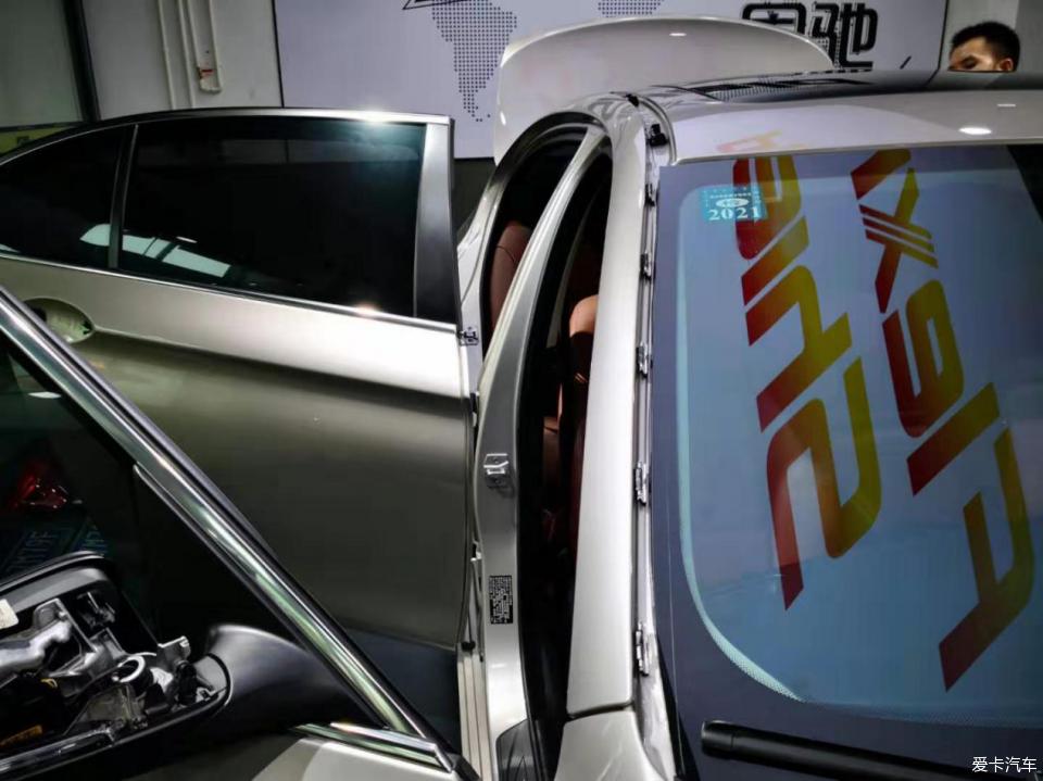 宝马5系贴膜改色罗曼尼红双拼,宝马5系贴膜改色