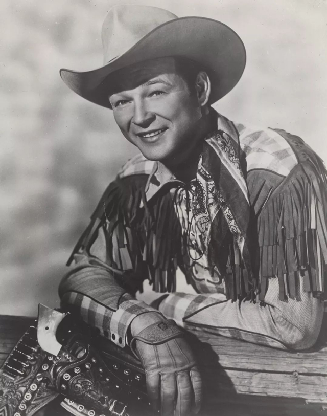 流苏最火爆款洋气女款,最近流行流苏的丝绒上衣