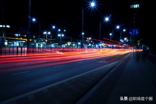 李佳琦直播一天能赚多少钱,李佳琦直播带货能赚多少钱