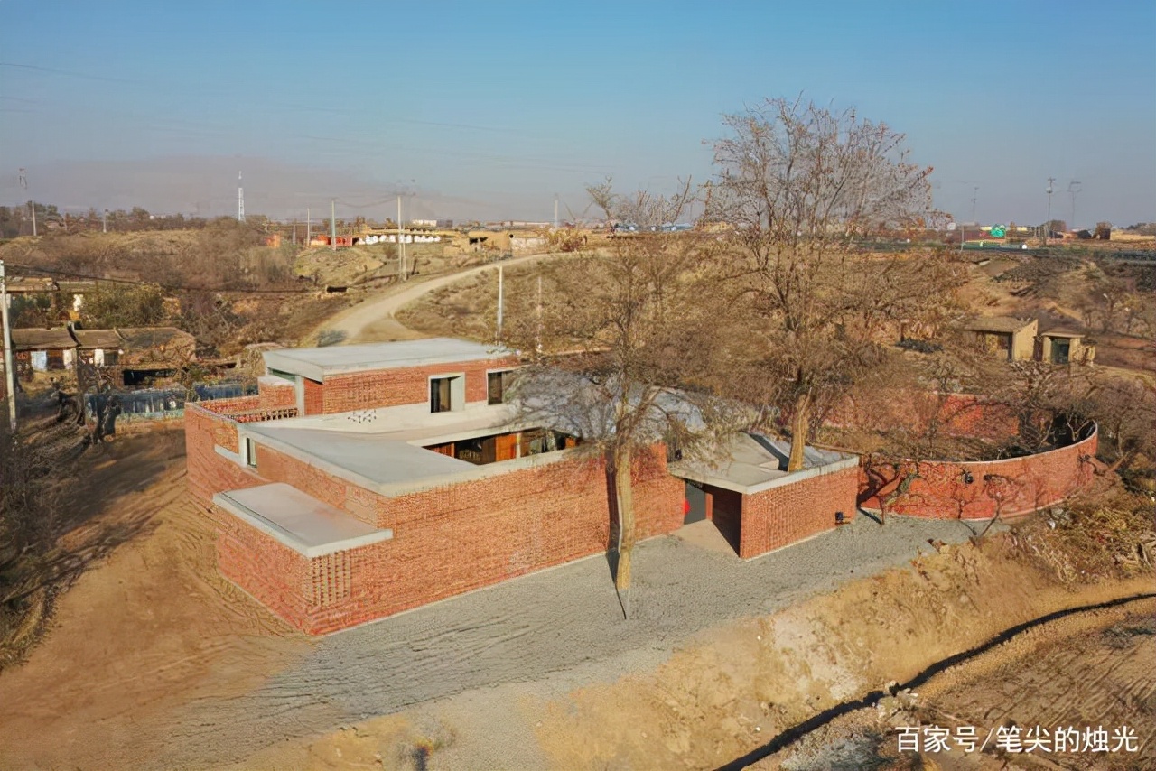 甘肃大爷房屋改造,红砖旧墙返碱改造