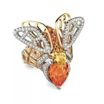 石榴石手串带了十几年的假货危害,石榴石手串戴久了发黑是怎么回事