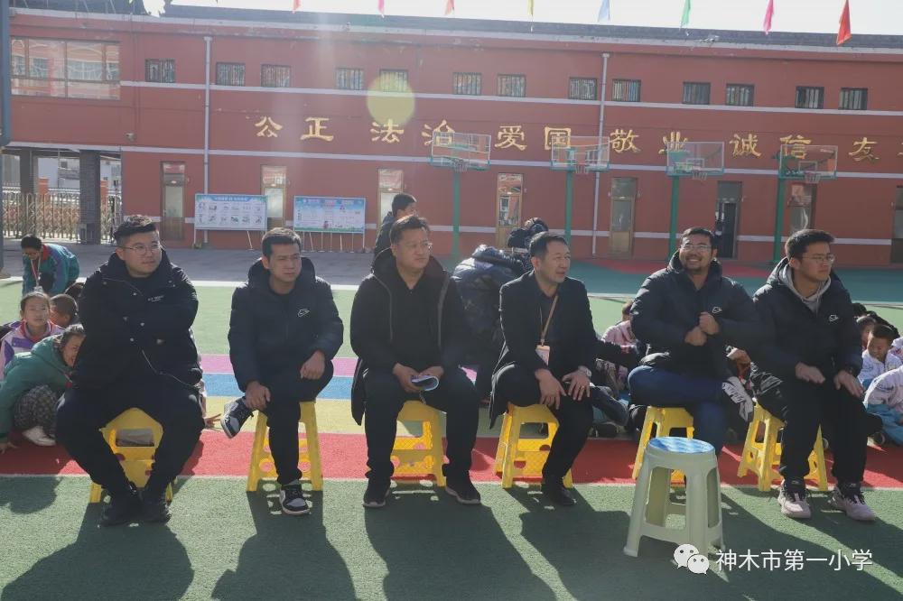 神木第一小学拔河比赛,小学体育优质课简报