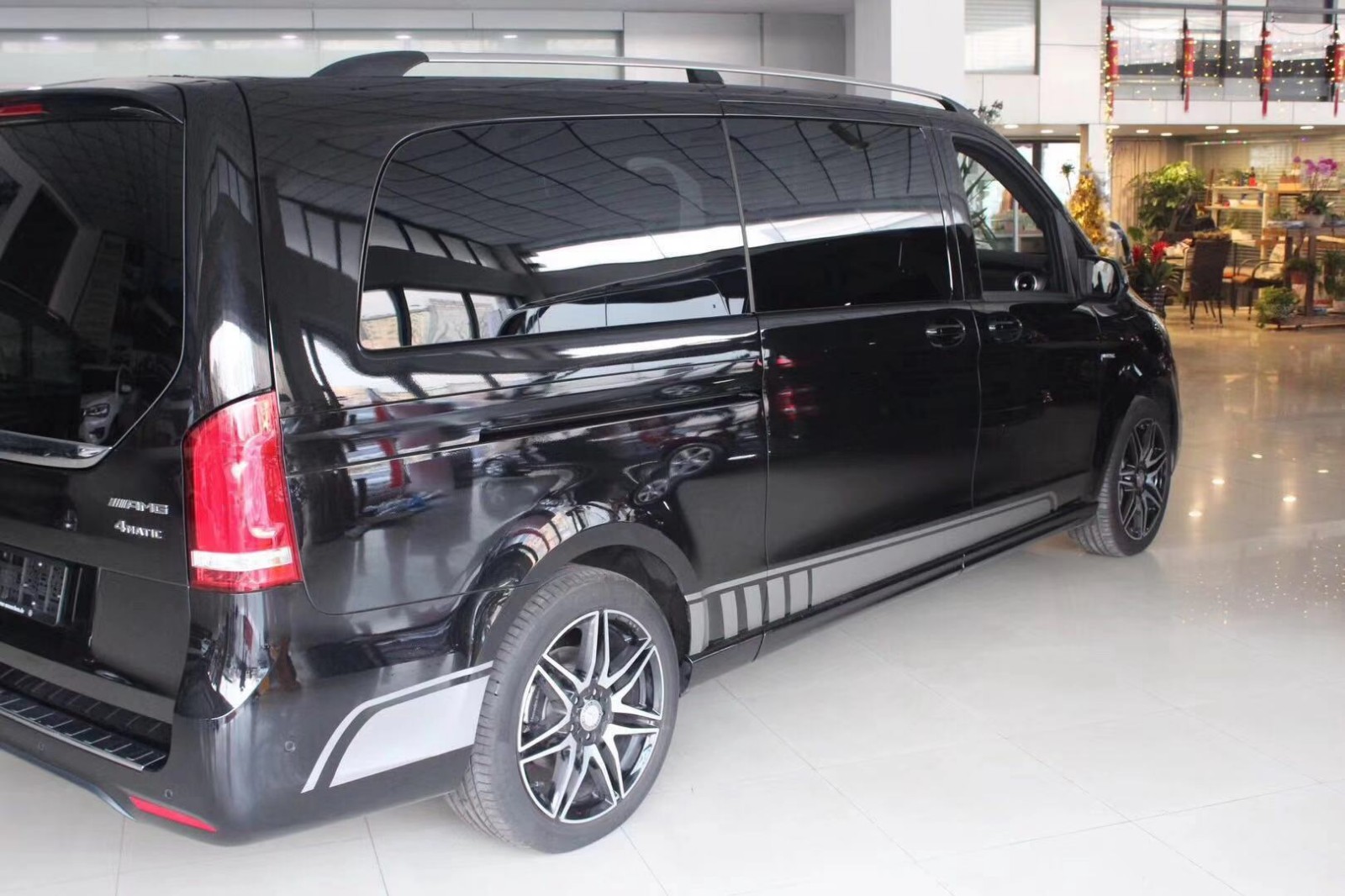 奔驰v250d四驱商务豪华mpv价格,柴油奔驰mpv