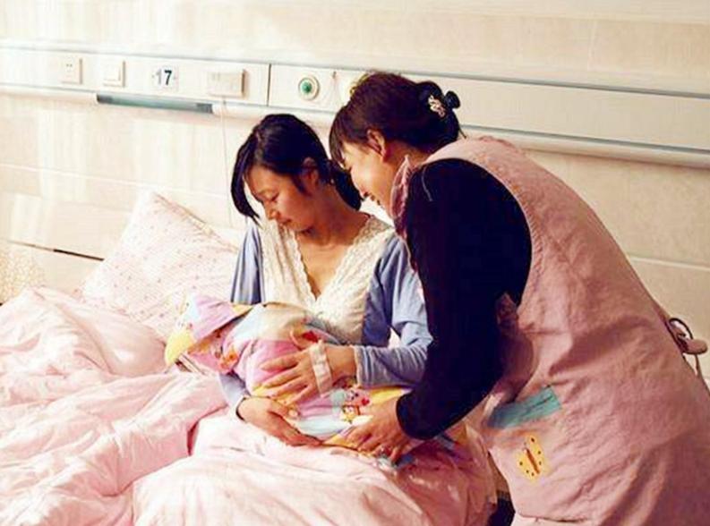 90后宝妈生下3胞胎,90后的宝妈生宝宝