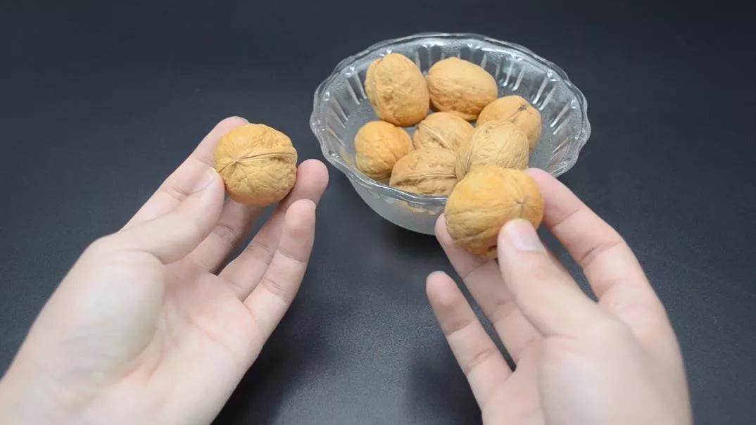 核桃怎么挑是最好的,怎么挑选核桃又香又好吃