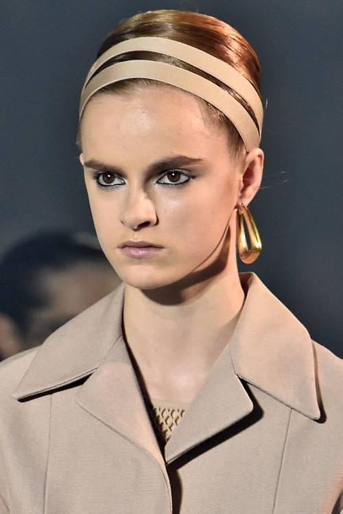 趋势|发带绑一绑,让新的一年从头开始美