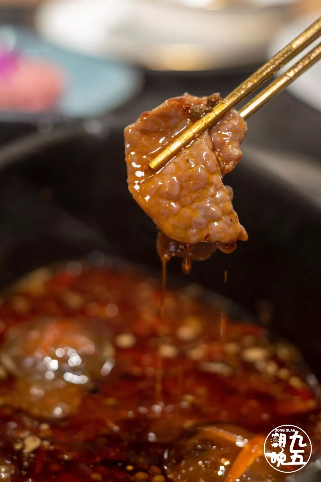 东莞首家火锅+烤肉一体涮就在万江家汇城，几百人排队等着吃