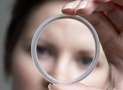 怀孕误喝避孕药肚子疼,女人喝了避孕药怀孕后肚子疼