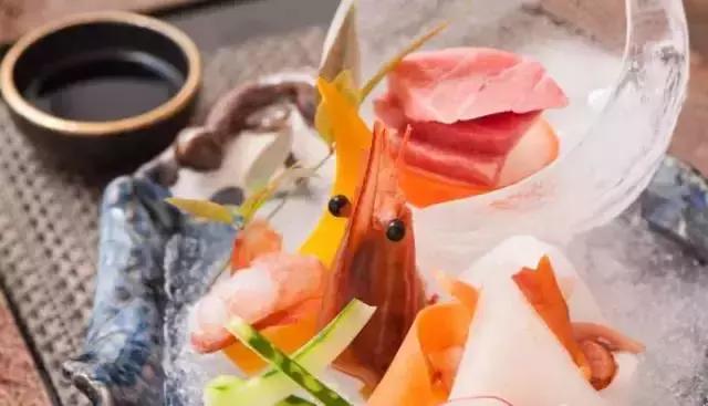 在上海最高的餐厅吃饭需要多少钱,上海最贵的餐厅吃一顿花多少