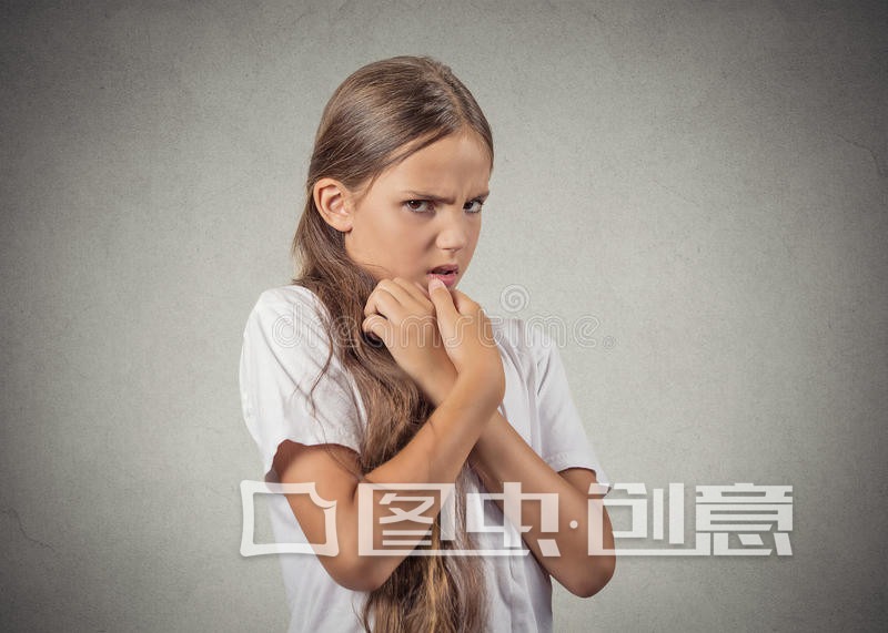 小朋友咬指甲抠指甲的危害,孩子咬手指甲抠指甲是什么原因